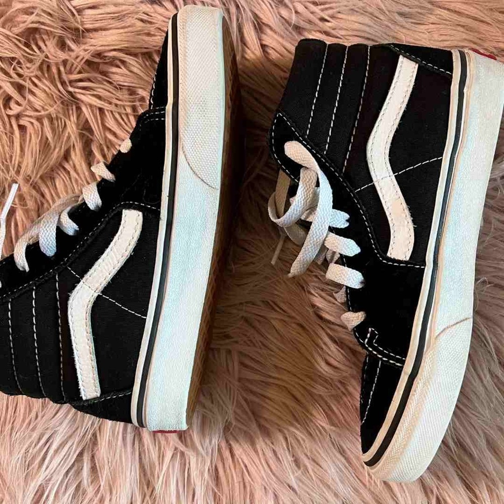 Boys VANS SK8-Hi black and white lace up high top SZ 3